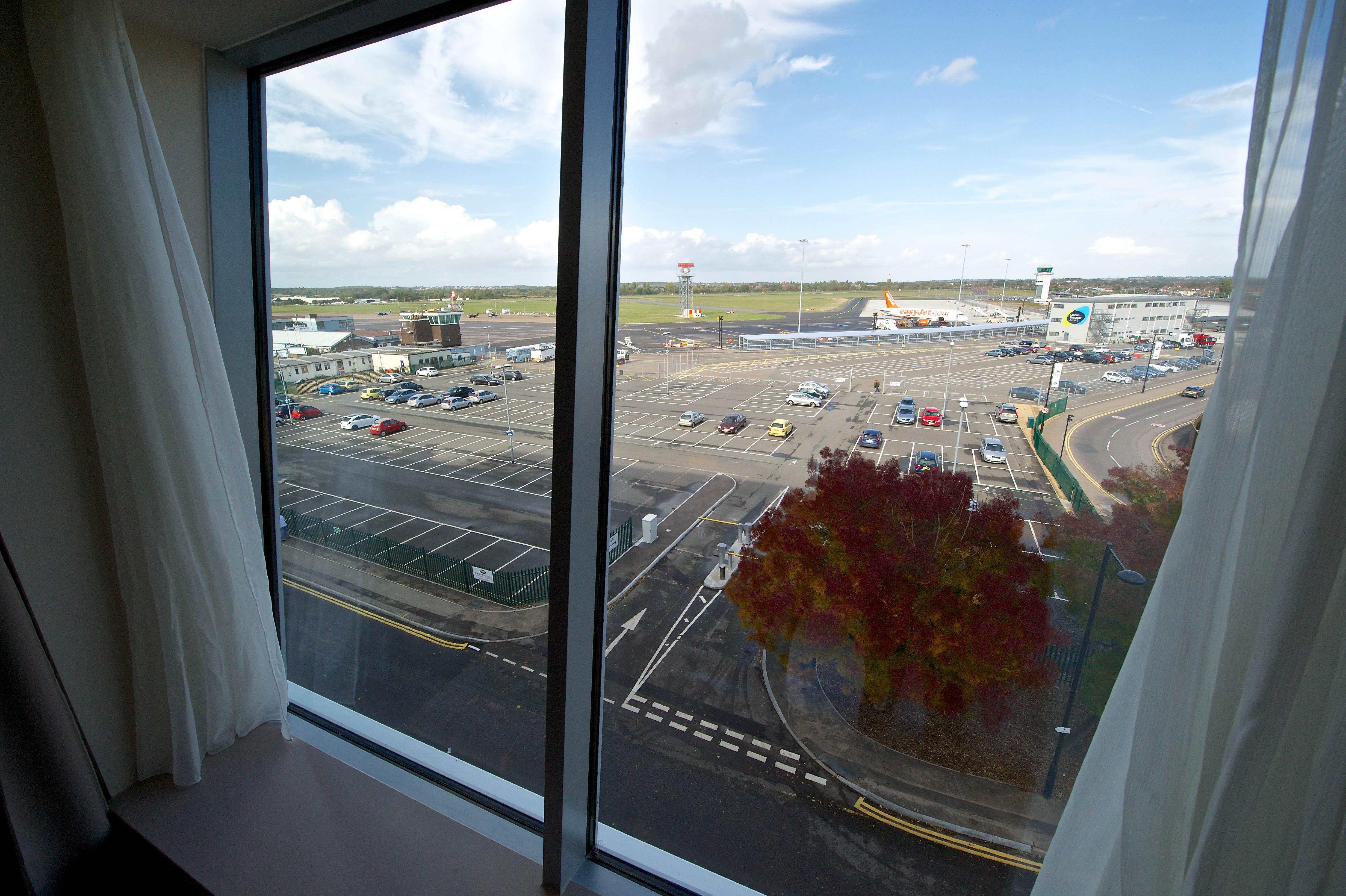 Holiday Inn Southend By Ihg Exteriör bild