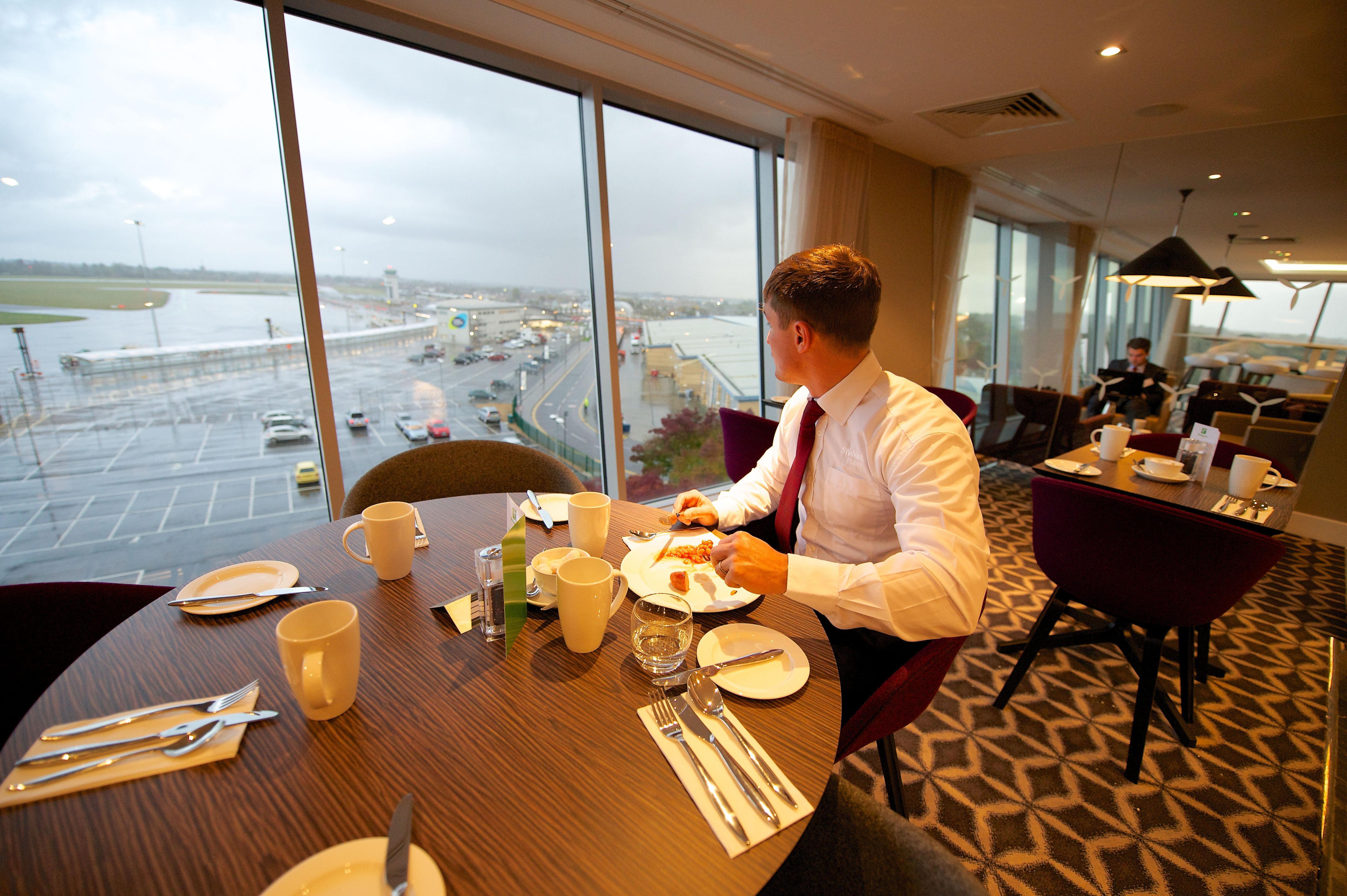 Holiday Inn Southend By Ihg Exteriör bild